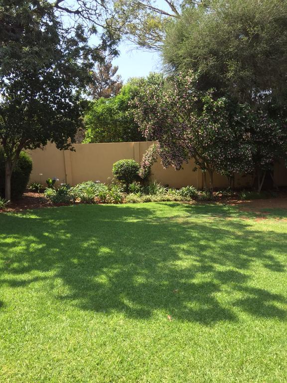 Khuvena Guesthouse Randburg Buitenkant foto