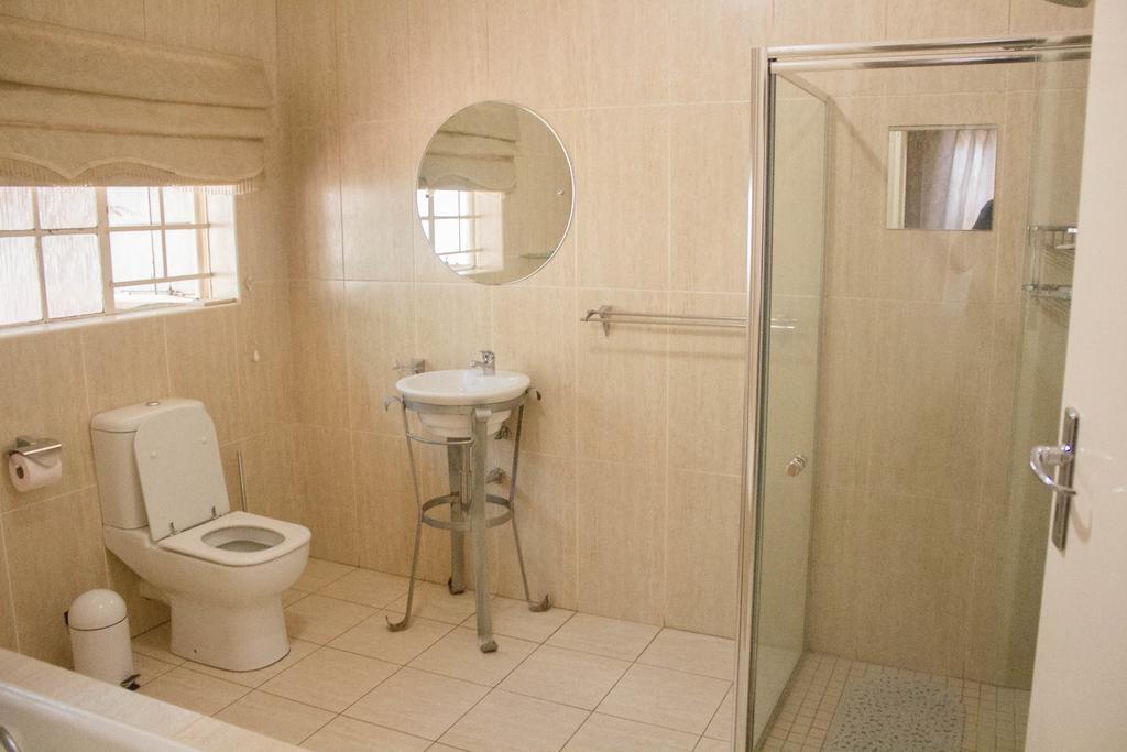 Khuvena Guesthouse Randburg Buitenkant foto