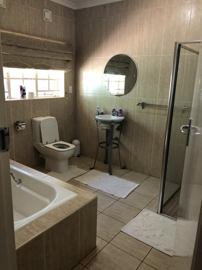 Khuvena Guesthouse Randburg Buitenkant foto