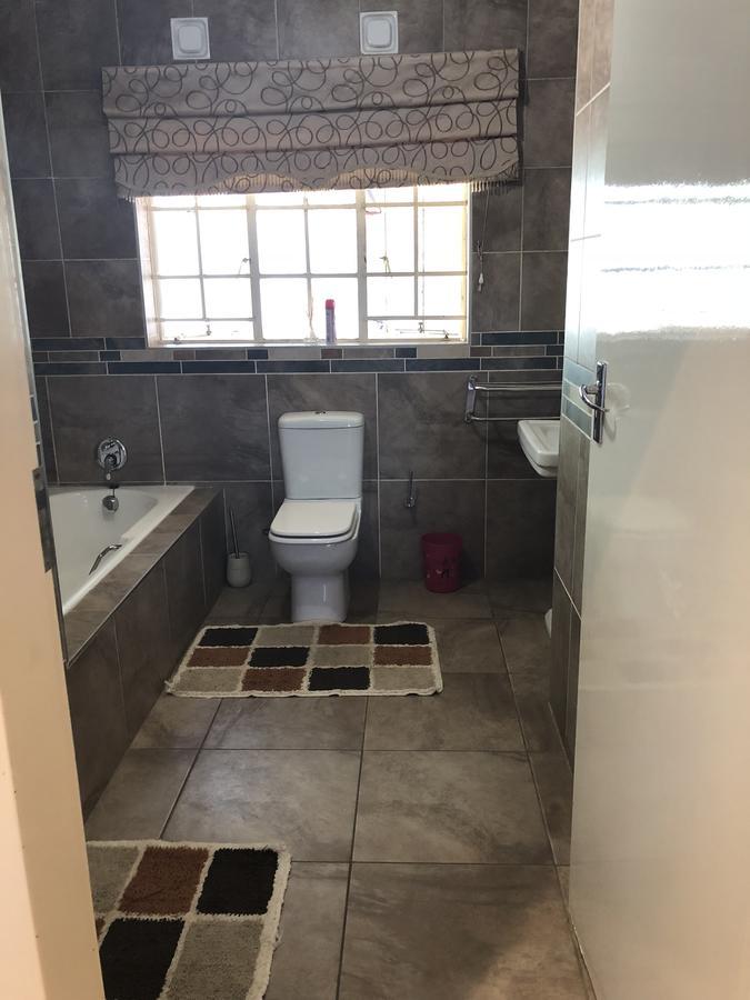 Khuvena Guesthouse Randburg Buitenkant foto
