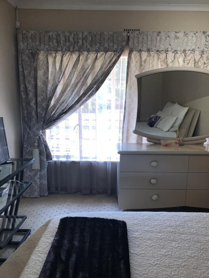 Khuvena Guesthouse Randburg Buitenkant foto