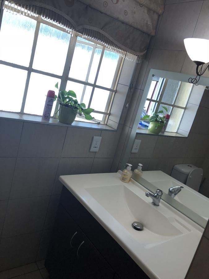 Khuvena Guesthouse Randburg Buitenkant foto