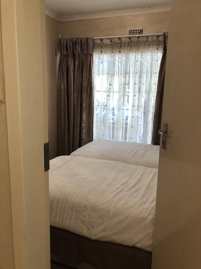 Khuvena Guesthouse Randburg Buitenkant foto