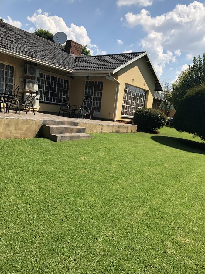 Khuvena Guesthouse Randburg Buitenkant foto