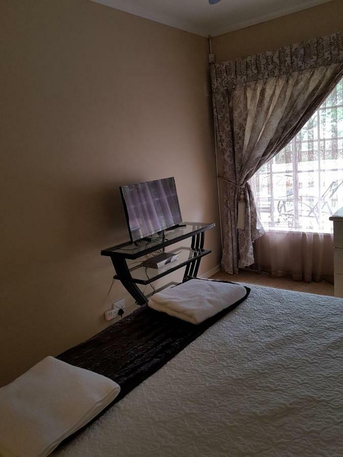 Khuvena Guesthouse Randburg Buitenkant foto